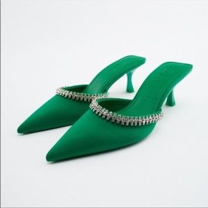 ZARA | NWT GREEN HEELED MULES WITH
RHINESTONES NWT